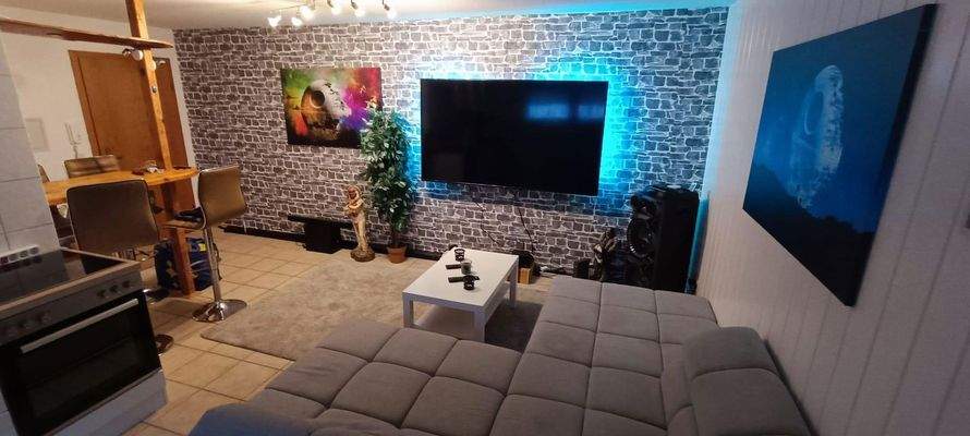 Wohn / Schlafzimmer - möbliert