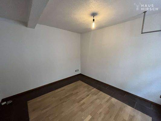 Raum UG, evtl, Büro