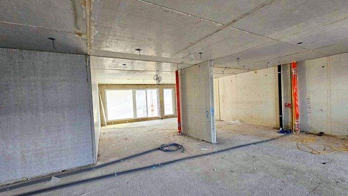 Offener Koch/Ess/Wohnraum, rechts Bad, Wohnbauprojekt Pro20+ Kufstein