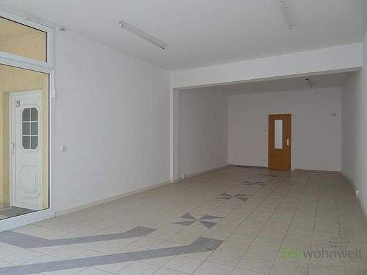 große geflieste Ladenfläche