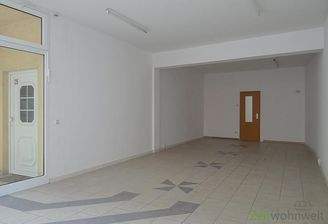 große geflieste Ladenfläche