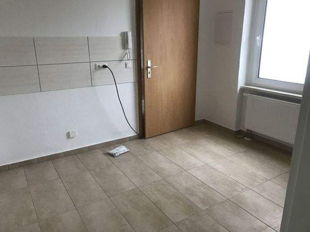 Attraktive 2-Zimmer-Dachgeschosswohnung in Sudenburg zu vermieten. Optional mit EBK! - Photo 2