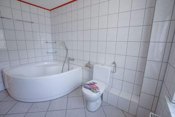14 - Badezimmer.jpg