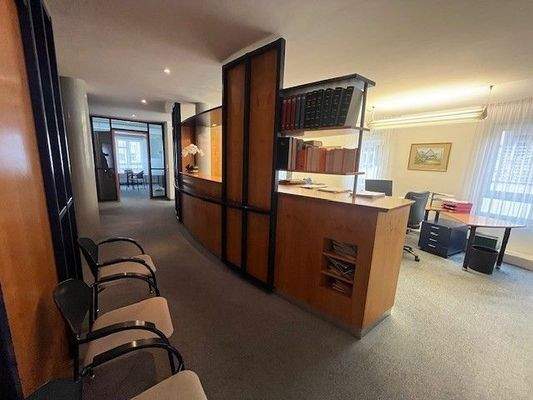 Flur mit Empfangsbereich