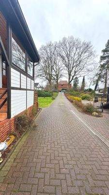 Lange straßenferne Einfahrt