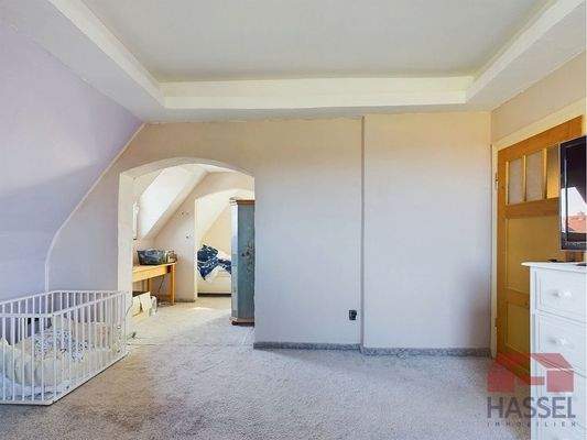 Mit angrenzendem Ankleidebereich