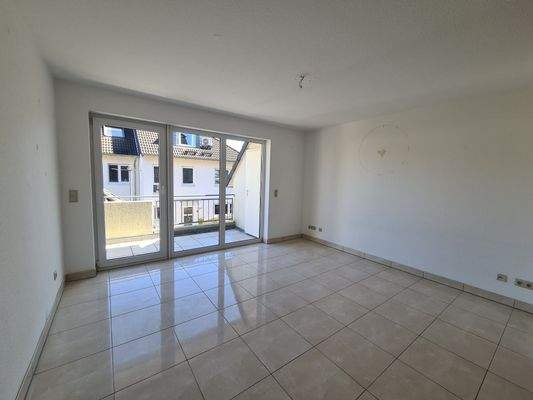 Wohnzimmer mit Balkon