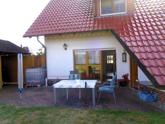 Ansicht Gartenseite mit Terrasse