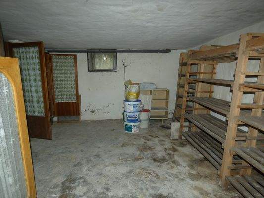 025 - Abstellraum Keller.JPG