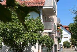 Außenansicht mit Balkon.jpg