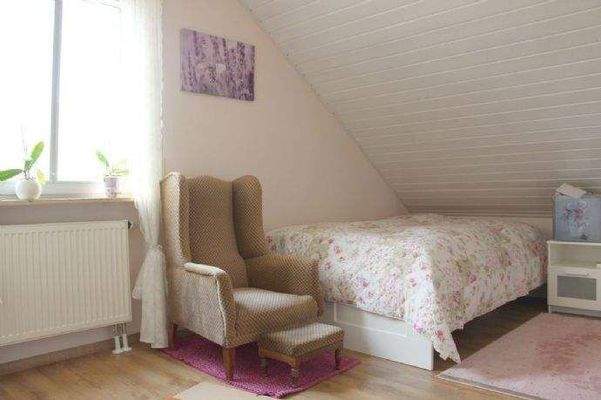 Schlafzimmer mit Dachschräge