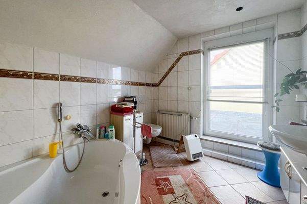 Tageslichtbad mit Terrassentür