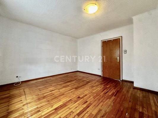 Zimmer 2: Mit Ansicht zur Tür