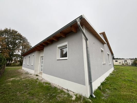 Eckansicht mit Blick auf Haustür
