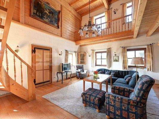 Tenne mit Empore und Aufgang.jpg