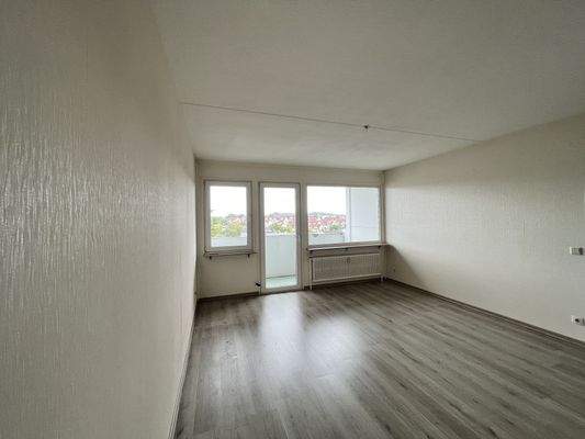 Wohnzimmer mit Balkon