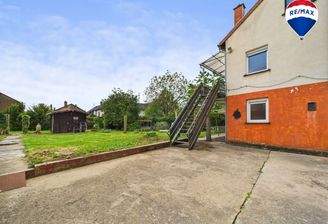 RE/MAX Immobilien DeLux Haus Merzig / Besseringen Rückansicht und Garten