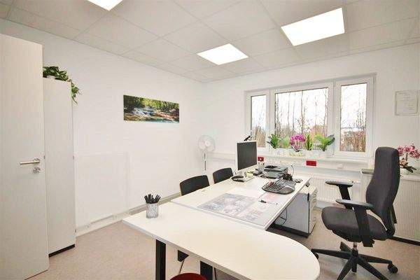 freundliches Büro (EG)