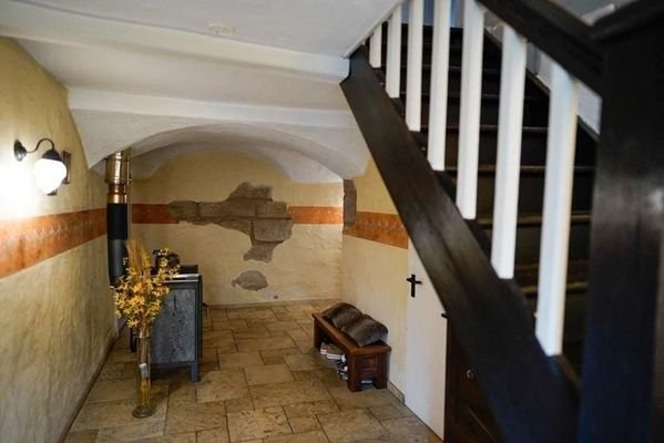Eingangsbereich mit Treppe zum 1. OG