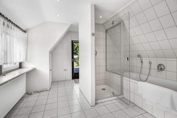 Badezimmer im Dachgeschoss