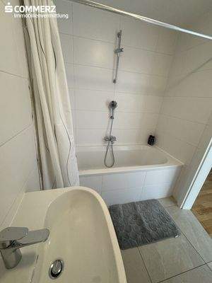 Badezimmer mit Badewanne