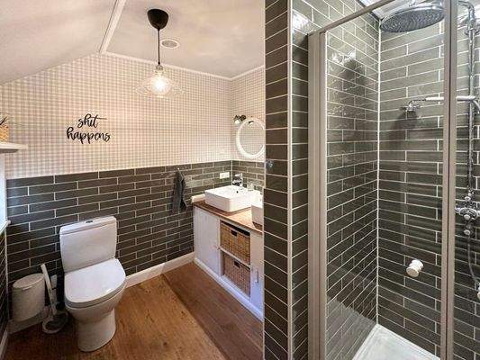 Tageslichtbad mit Dusche