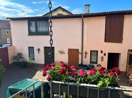 Hofbereich und Nebengebäude