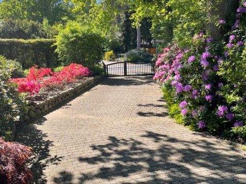 Großzügige Auffahrt