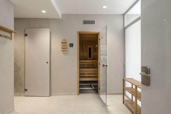 Finnische Sauna mit Infrarot und Kneipp-Schlauch