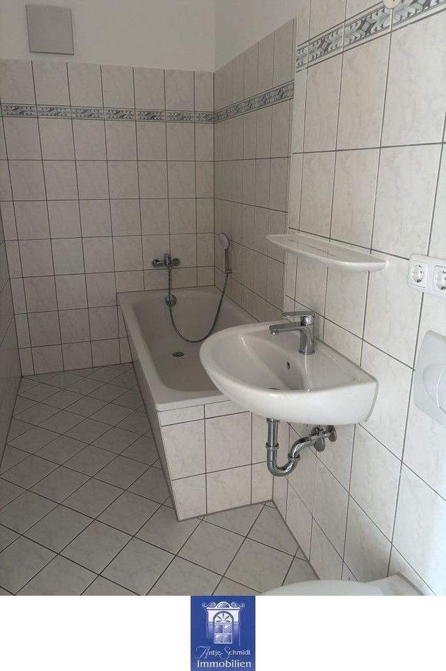 Zentral gelegene Wohnung mit Balkon, Bad mit Wanne und Wohnküche! - Foto 2