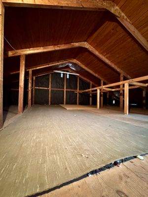 Blick auf den Dachboden