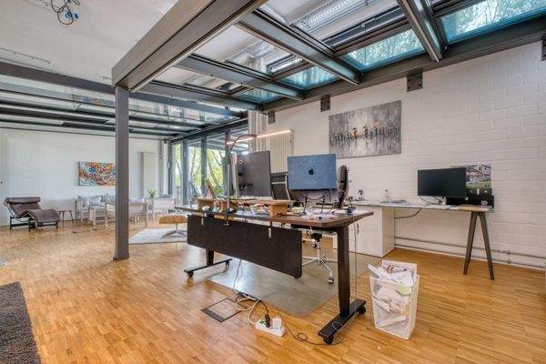 Heller Arbeitsbereich