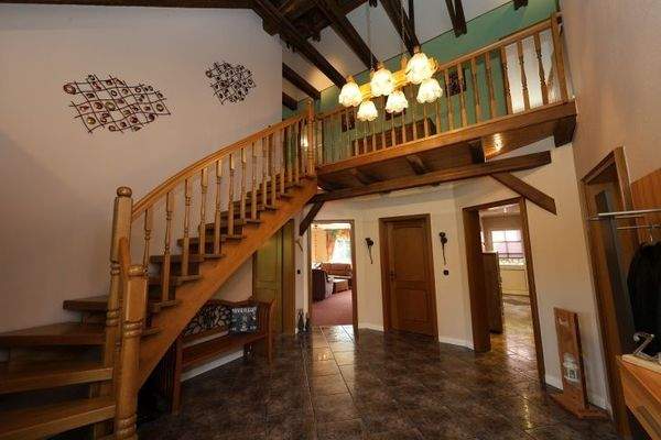 Eingangsdiele Blick zur Galerie