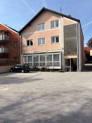 Hausansicht/ Stellplatz