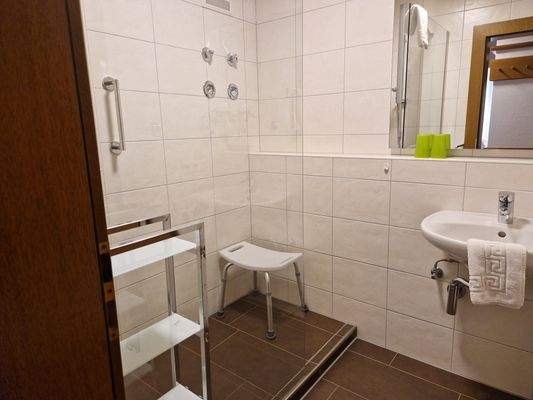 Bad mit Dusche.jpg