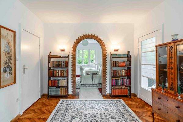 Zimmer mit Blick in den Essbereich