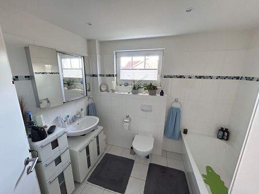 BEISPIELBILD: Badezimmer 