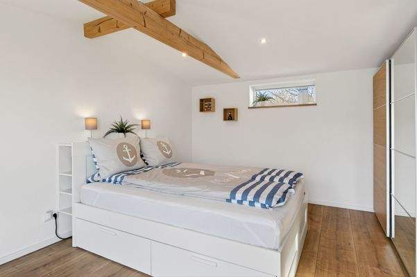 9. Schlafzimmer OG.jpg