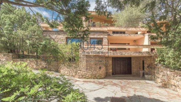 Prächtiges Anwesen mit Olivenhain und zwei kleinen Seen in Palau