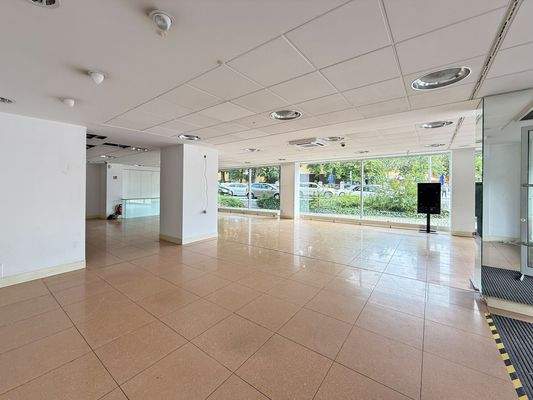 Ladenfläche - Blick nach Norden zur Ringastraße