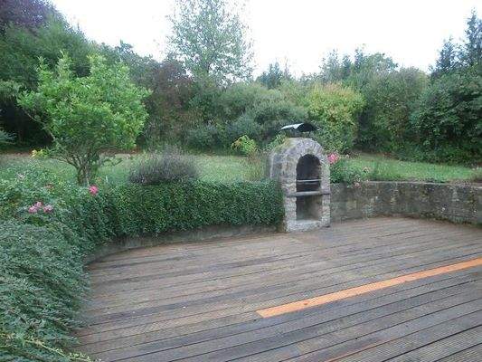 Terrasse mit Grillkamin - Haus 1 