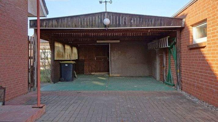 Carport mit Schuppen