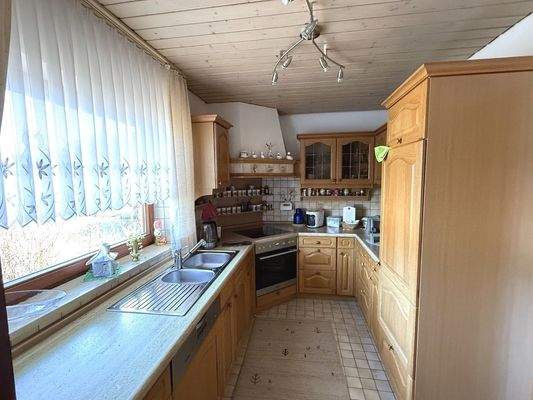 Einbauküche mit Speisekammer