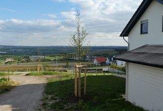 seitlicher Garten mit Ausblick