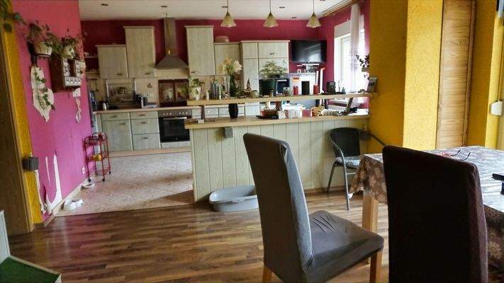 Küchenbereich mit Essbereich