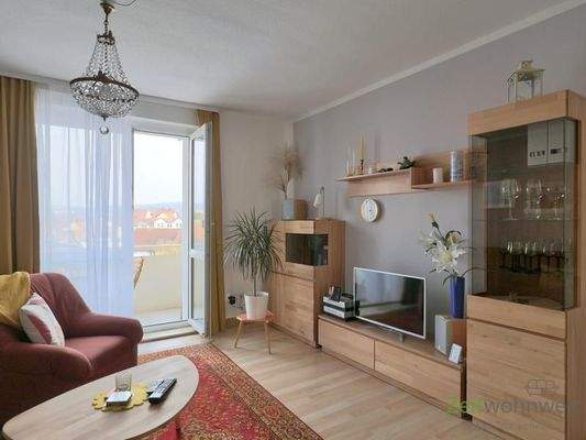 Balkon, Schrankwand und TV