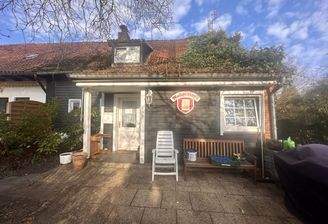 Rückwärtiger Bereich des Hauses mit Terrasse