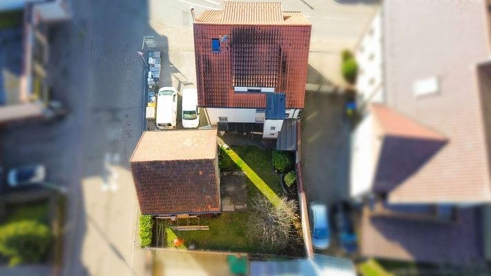 Haus + Scheune + Garten