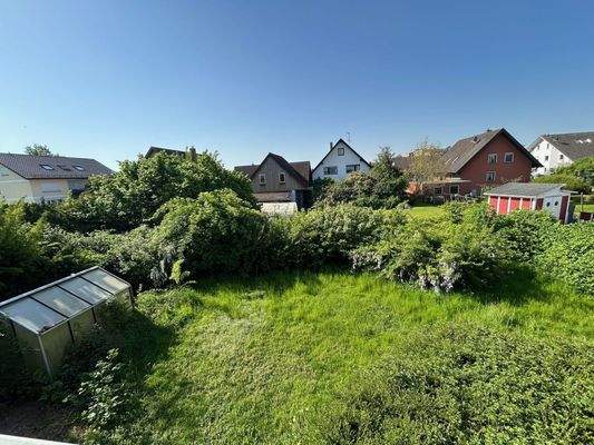 Ausblick vom Balkon in den Garten