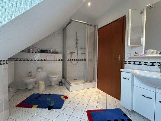 Badezimmer über der ehem. Gewerbeeinheit